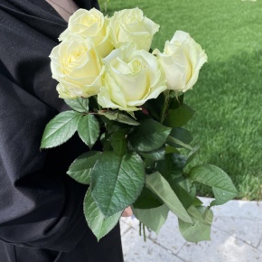 Букет из 5 белых роз (70 см) в Пересвете