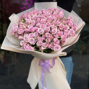 Букет из 25 лиловых кустовых роз (60 см) в Пересвете
