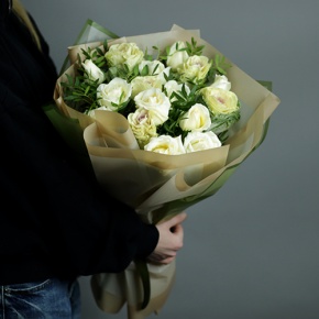 Букет "Дарли" из роз и брассики в Пересвете