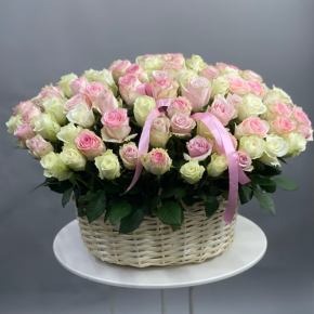 Композиция в корзине из 101 кенийской розы пастельный микс (40 см) в Пересвете