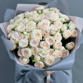 Букет "Кремовый микс" из 25 кустовых роз (50 см) в Пересвете