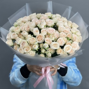 Букет из 35 кремовых кустовых роз (50 см) в Пересвете