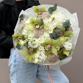 Букет "Эдем" из гортензии, орхидей, эустом, эвкалипта и озатамнуса в Пересвете