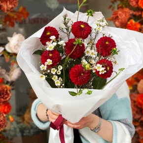 Букет "Марс" из георгин и хамелациума в Пересвете