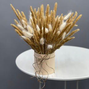 Композиция в шляпной коробке из колосков и лагуруса в Пересвете