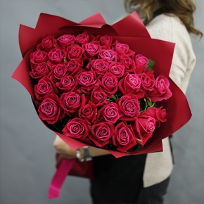 Букет из 35 малиновых роз Шангрила (50 см) в Пересвете