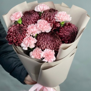 Букет из хризантем Бигоуди и розовых диантусов в Пересвете