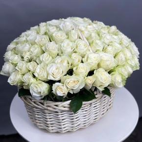 101 белая роза в корзине (40 см) в Пересвете