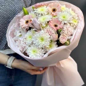 Букет "Дружба" из хризантемы, пионовидной лилии, гербер, диантусов и кустовых роз в Пересвете