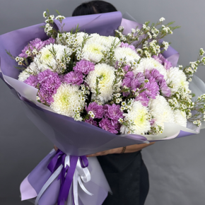 Букет "Лола" из хризантем Магнум, хамелациума и кустовых хризантем в Пересвете