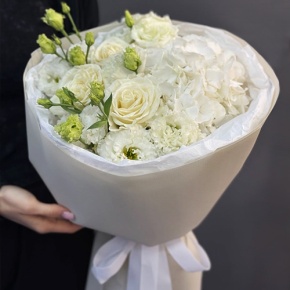 Букет "Нега" из Голландской гортензии, роз и эустом в Пересвете