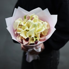 Букет из 25 калл нежный микс в Пересвете