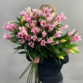 Букет из 17 розовых лилий в Пересвете