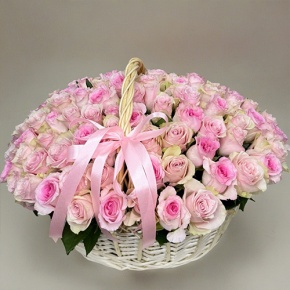Композиция в корзине из 101 кенийской розы нежный микс (40 см) в Пересвете