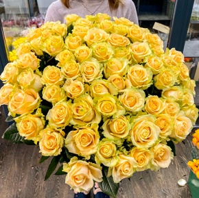 75 роз Аваланж (70 см) в Пересвете
