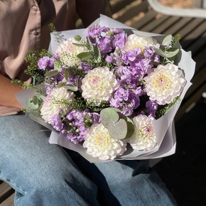 Букет "Совершенство" из георгин и ароматных маттиол в Пересвете