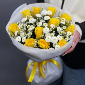Букет "Синди" из лимонных роз, ромашек и хризантем сантини в Пересвете