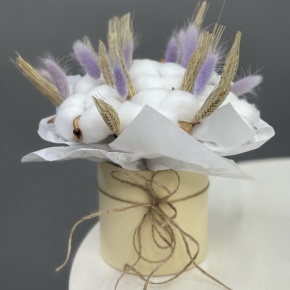 Композиция в шляпной коробке из хлопка, лагуруса и пшеницы (Сухоцвет) в Пересвете