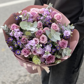 Букет "Хрустальный" из роз, астера и ароматных маттиол в Пересвете