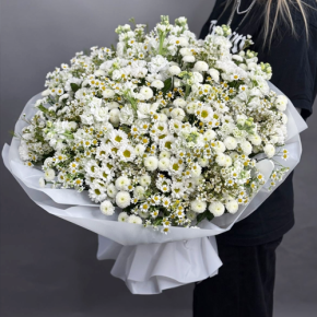 Букет "Эдем" из хризантем, маттиол и ромашек в Пересвете