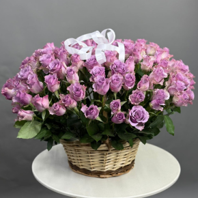 Композиция в корзине из 131 кенийской розы (40 см) в Пересвете