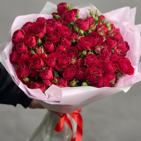 Букет из 17 красных кустовых пионовидных роз (50 см) в Пересвете