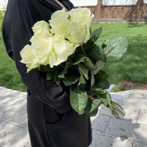 Букет из 9 белых роз (70 см) в Пересвете