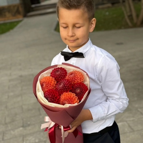 Букет из 7 сезонных георгин в Пересвете