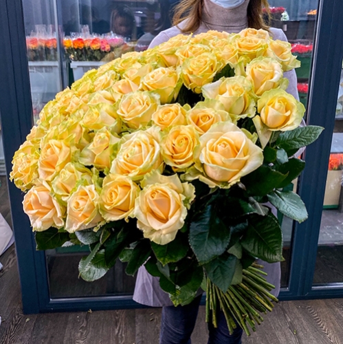 75 роз Аваланж (70 см) в Пересвете