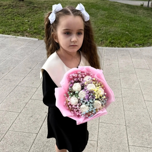 Букет на 1 сентября из шоколадных пионов и радужной гипсофилы в Пересвете