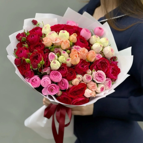 Букет из 15 разноцветных веток кустовых роз в Пересвете