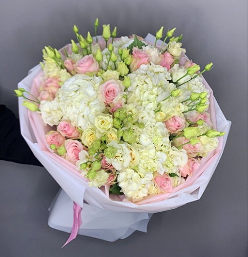 Букет "София" из гортензий, эустом и роз в Пересвете