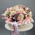 Композиция в корзине "Диодора" из французских роз Квиксенд, диантусов и кустовых пионовидных роз Бомбастик в Пересвете