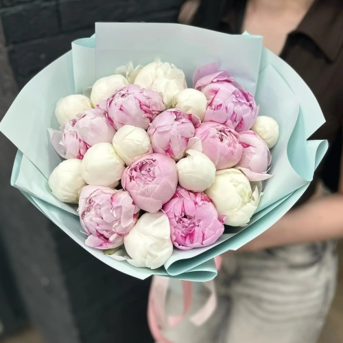 Микс из 19 бело-розовых пионов в Пересвете